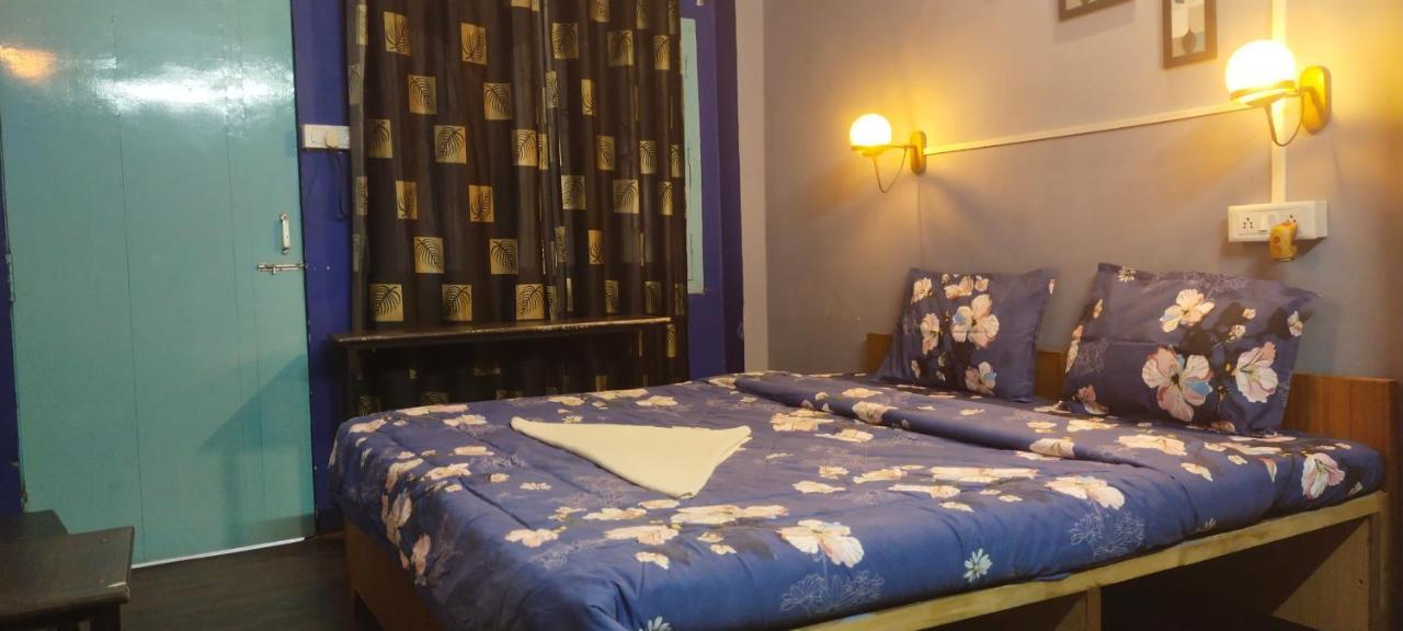 Banaras Rest House Varanasi Bagian luar foto